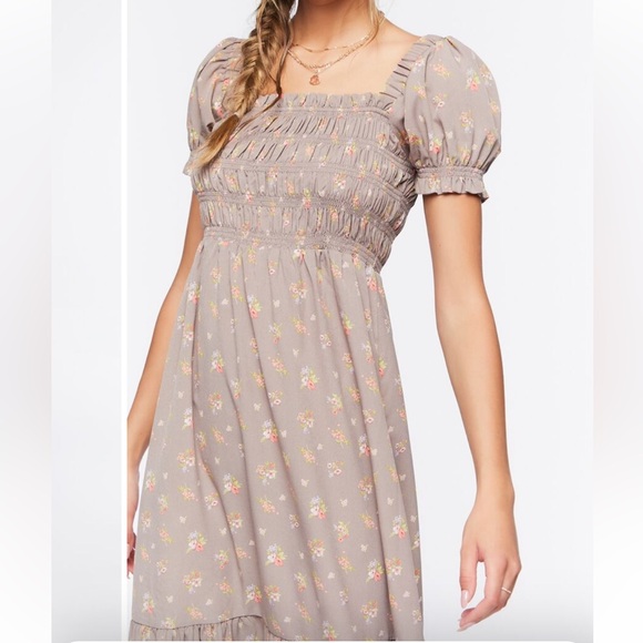 Floral Puff-Sleeve Dress/Taupe Color ——— Can fit Medium to Large - Picture 4 of 6